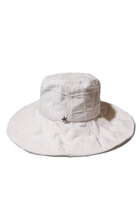 WIDE CHECK WHITE BUCKET HAT