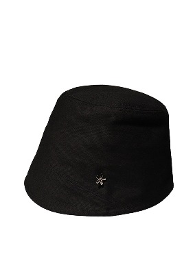 BRIM BLACK BUCKET HAT